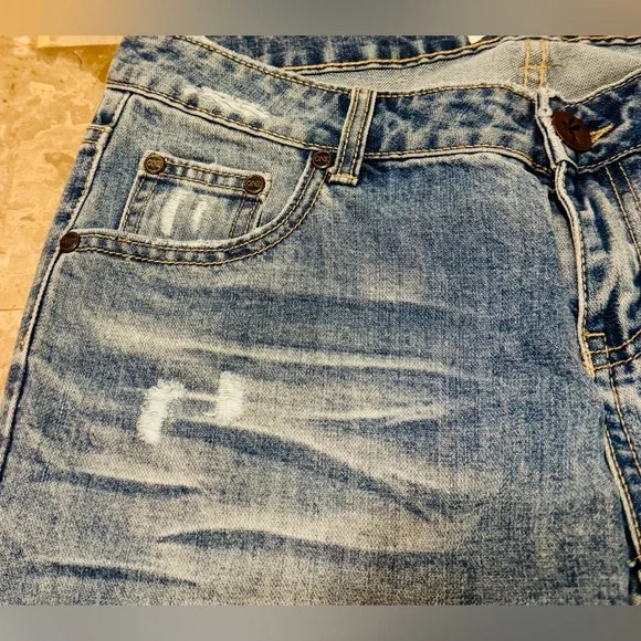 One Teaspoon Light Blue Distressed Women’s Boyfriend Jeans
Sz 29 - Picture 9 of 16